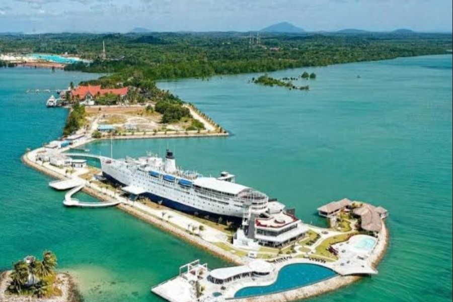 DOULOS PHOS THE SHIP HOTEL